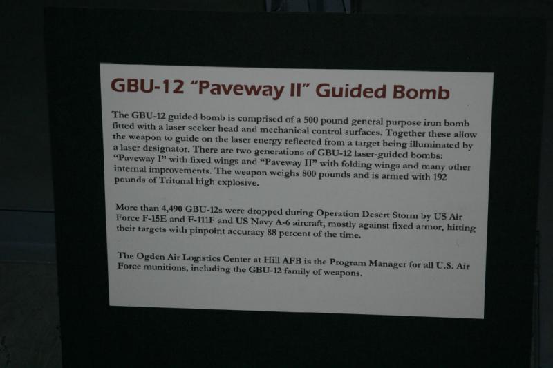 2007-04-08 13:33:38 ** Air Force, Hill AFB, Utah ** Beschreibung der GBU-12 'Paveway II' Lenkbombe.