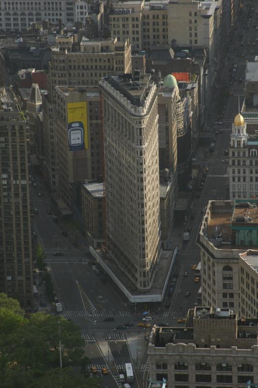 2006-05-06 17:58:06 ** New York ** Das 'Flatiron Building' vom 'Empire State Building' aus.