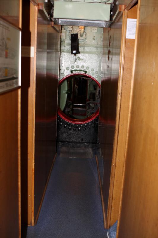 2010-04-15 15:50:44 ** Bremerhaven, Germany, Submarines, Type XXI, U 2540 ** Behind the control room are some more crew rooms before it continues into the diesel engine room behind the next hatch.