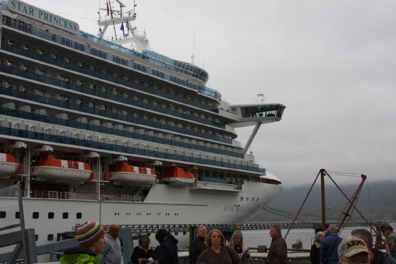 2012-06-19 08:07:46 ** Alaska, Ketchikan, Kreuzfahrt ** Die Star Princess war für diese Woche 'unser' Schiff.