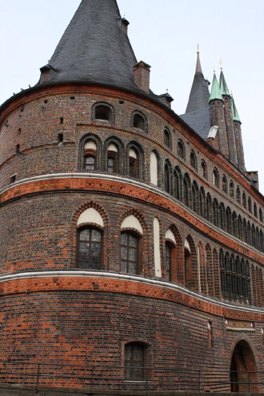 2010-04-08 11:16:46 ** Germany, Lübeck ** The city side of the Holsten Gate.