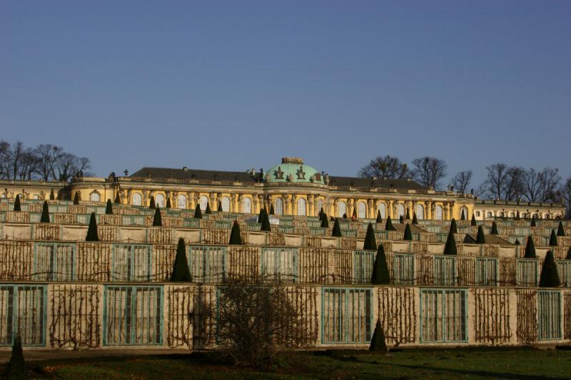 2006-11-28 10:57:42 ** Deutschland, Potsdam ** Schloß Sanssouci und der Weinberg.