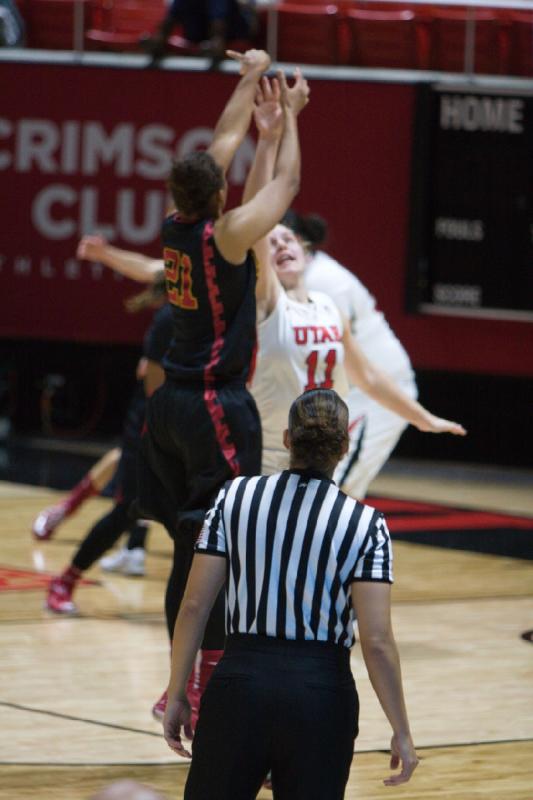 2015-01-11 13:29:53 ** Basketball, Damenbasketball, Joeseta Fatuesi, Taryn Wicijowski, USC, Utah Utes ** 