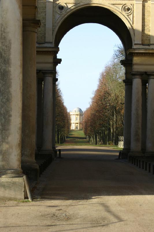 2006-11-28 11:33:56 ** Deutschland, Potsdam ** Blick von der Orangerie in Richtung Belvedere.