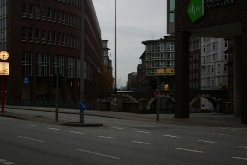 2006-11-25 08:35:02 ** Deutschland, Hamburg ** Auf dem Weg von unserem Hotel zur Speicherstadt.