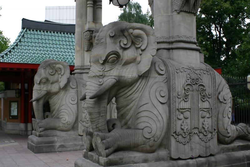 2005-08-25 13:19:03 ** Berlin, Germany, Zoo ** Obvious why this is the Elephant Gate.