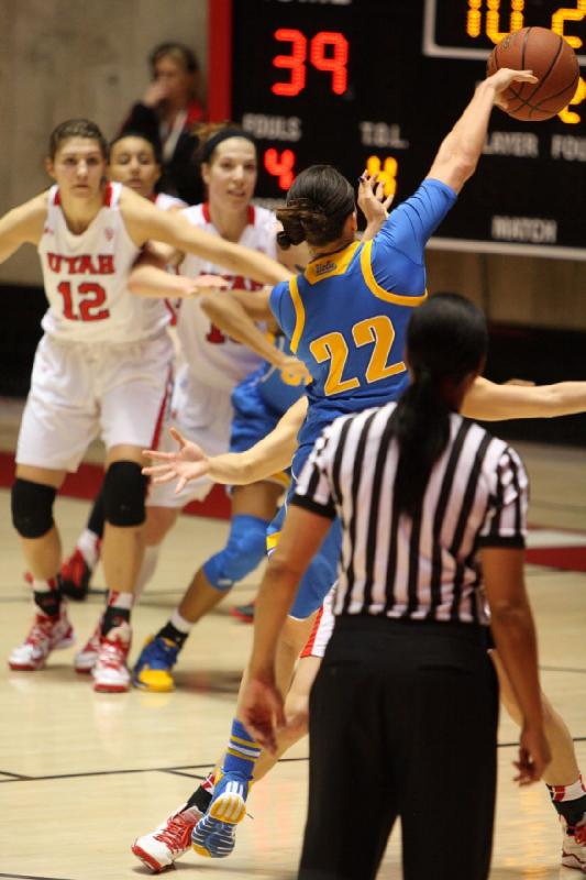 2014-03-02 15:26:54 ** Basketball, Ciera Dunbar, Damenbasketball, Emily Potter, Michelle Plouffe, UCLA, Utah Utes ** 
