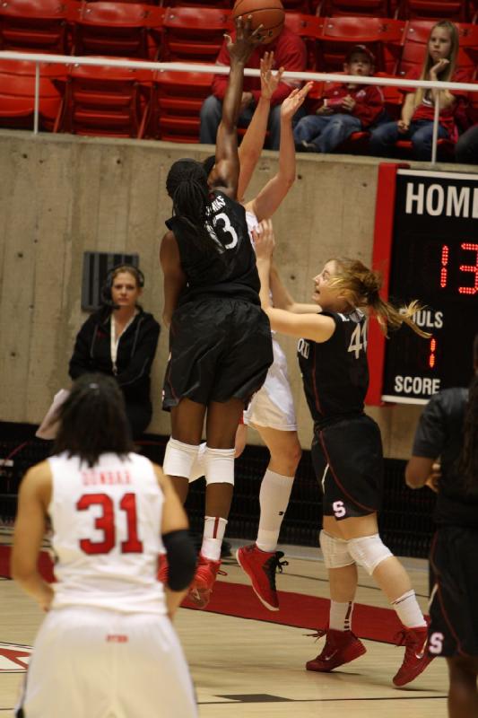 2014-01-10 18:17:56 ** Basketball, Ciera Dunbar, Damenbasketball, Michelle Plouffe, Stanford, Utah Utes ** 