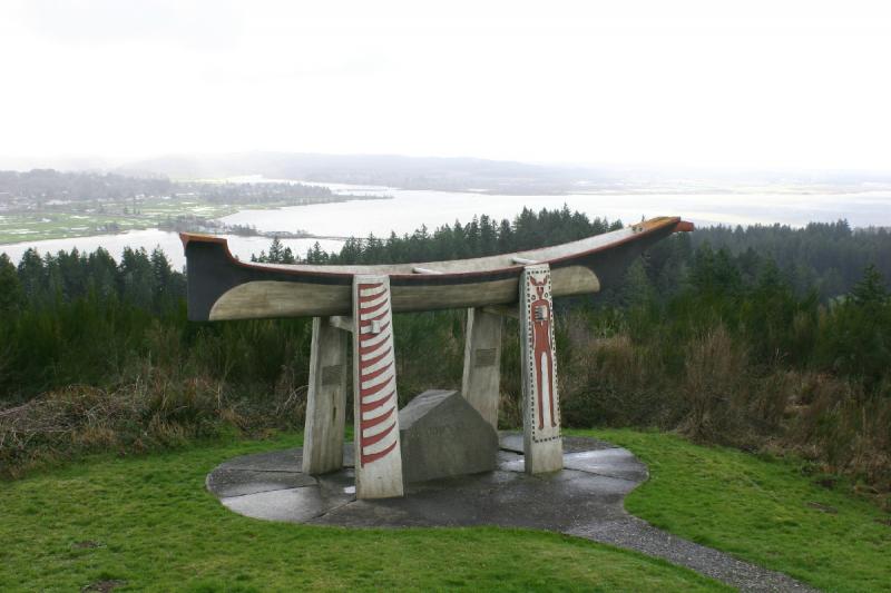 2006-01-28 14:16:22 ** Astoria, Oregon ** Symbolisches Begräbgniskanu für Häuptling Comcomly.