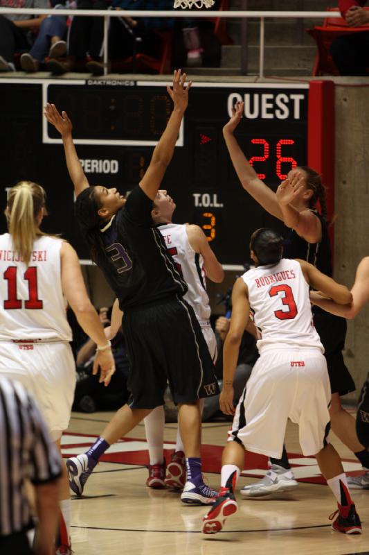 2013-02-22 18:31:32 ** Basketball, Damenbasketball, Iwalani Rodrigues, Michelle Plouffe, Taryn Wicijowski, Utah Utes, Washington ** 