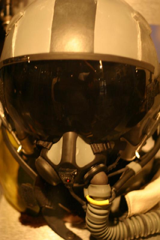 2007-04-08 14:49:36 ** Air Force, Hill AFB, Utah ** Helmet type HGU 55 P and oxygen mask MBU 20 P from the 1990s.