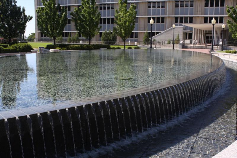 2012-06-11 17:06:46 ** Salt Lake City, Utah ** Brunnen im Hof des Kapitols.