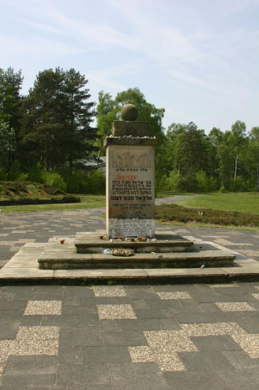 2008-05-13 12:06:48 ** Bergen-Belsen, Deutschland, Konzentrationslager ** Israelischer Gedenkstein.