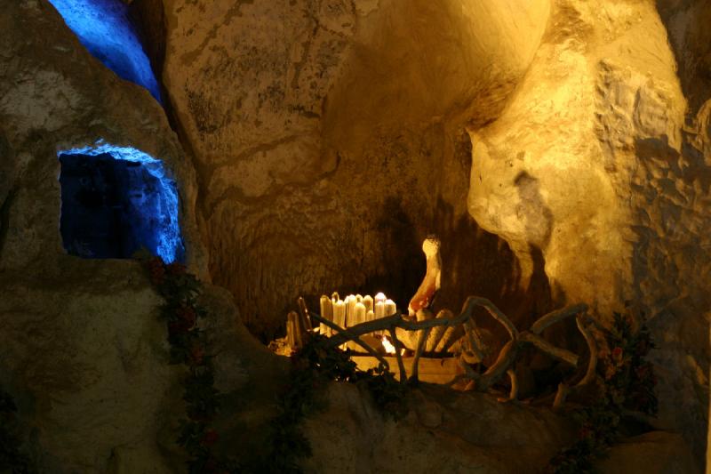 2005-08-20 14:19:39 ** Germany, Munich ** Inside the Wagner grotto.