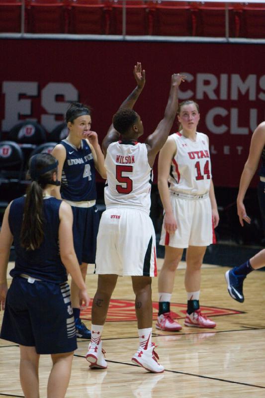 2014-12-03 18:22:40 ** Basketball, Cheyenne Wilson, Damenbasketball, Paige Crozon, Utah State, Utah Utes ** 