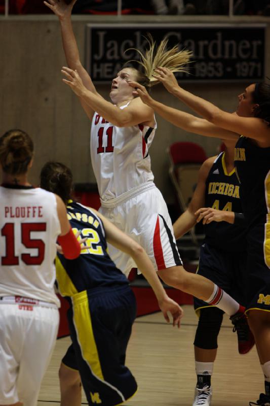 2012-11-16 17:37:20 ** Basketball, Michelle Plouffe, Michigan, Taryn Wicijowski, Utah Utes, Women's Basketball ** 