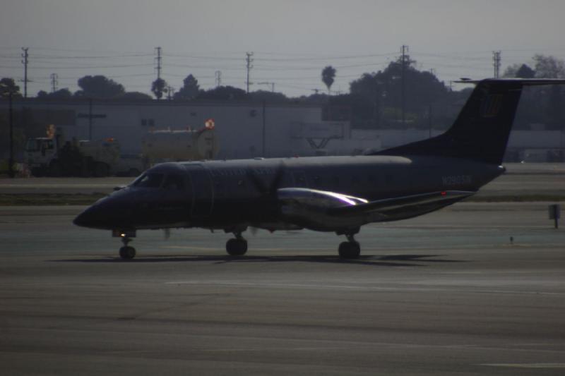 2007-10-14 15:41:08 ** Kalifornien ** Eine kleine United Airlines Propeller-Maschine.