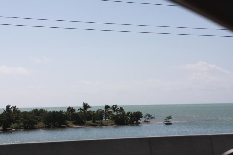 2010-11-26 11:09:16 ** Florida Keys ** Eine Insel auf der Südseite der Brücke.