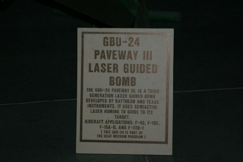 2007-04-08 13:06:36 ** Air Force, Hill AFB, Utah ** Beschreibung der GBU-24 Pavement III Lasergesteuerten Bombe.