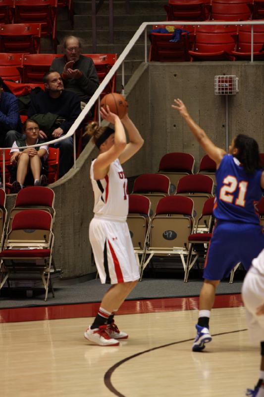 2012-12-15 15:23:56 ** Basketball, Damenbasketball, Houston Baptist Huskies, Michelle Plouffe, Utah Utes ** 