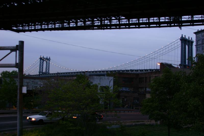 2006-05-07 19:55:58 ** New York ** 'Manhattan Bridge' unter der 'Brooklyn Bridge'.