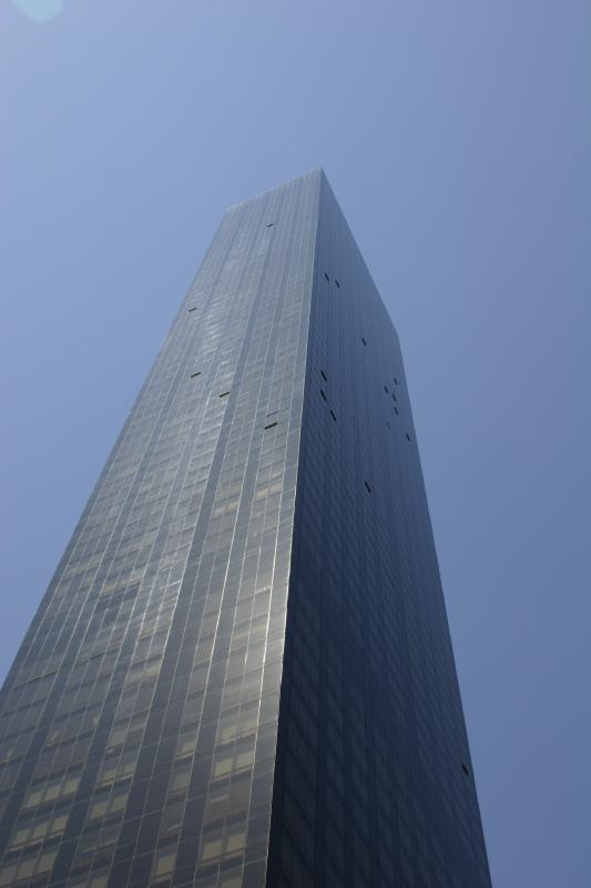 2006-05-06 14:41:42 ** New York ** Der 'Trump World Tower' ist Teil des Donald Trump Immobilienimperiums und bietet teure Eigentumswohungen.