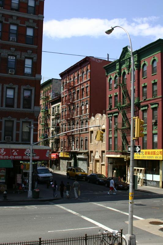 2006-05-06 14:25:44 ** New York ** In Chinatown.