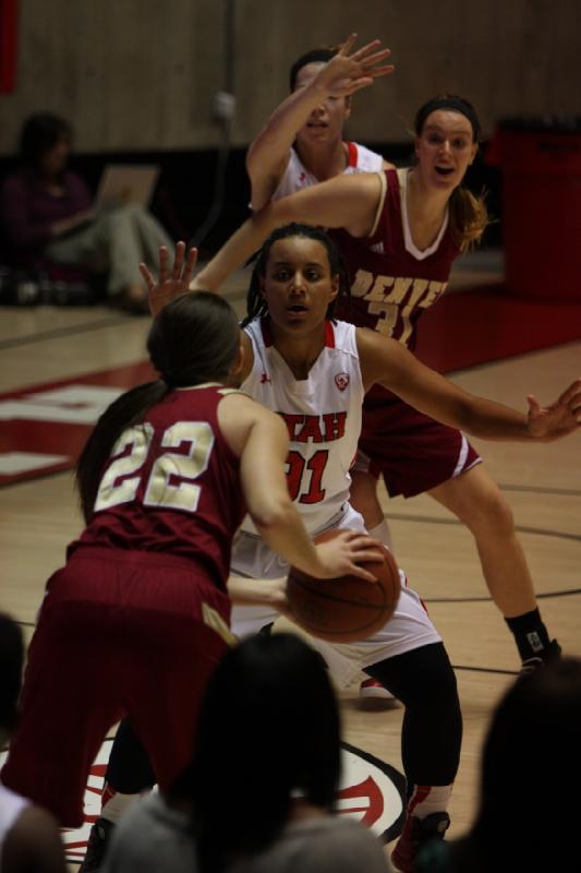 2013-11-08 20:49:05 ** Basketball, Ciera Dunbar, Damenbasketball, Michelle Plouffe, University of Denver, Utah Utes ** 