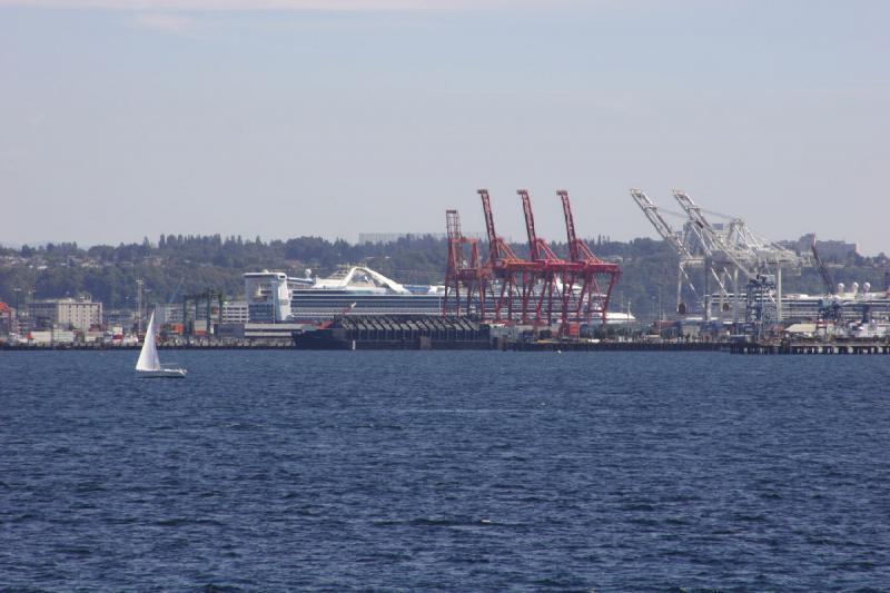 2007-09-01 14:05:48 ** Seattle ** Containerhafen und ein weiteres Kreuzfahrtpier.
