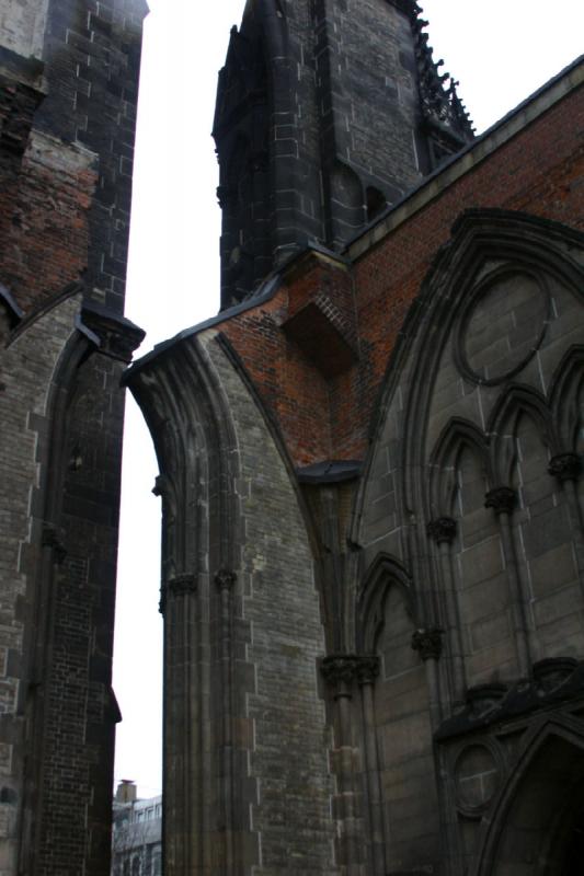 2006-11-25 12:05:28 ** Deutschland, Hamburg, St. Nikolai ** Reste der Kirche sind soweit gesichert, daß sie nicht weiter zusammenfallen.