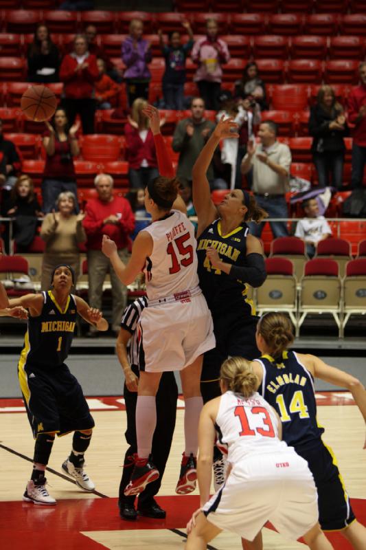 2012-11-16 16:30:42 ** Basketball, Damenbasketball, Michelle Plouffe, Michigan, Rachel Messer, Utah Utes ** 