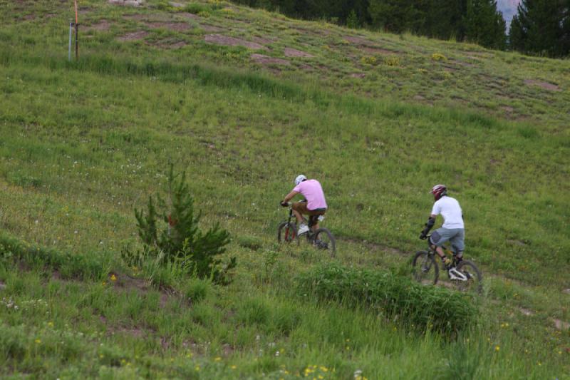 2006-07-23 15:35:02 ** Vail ** Going down the mountain on a bike. 2006-07-23 15:35:02 ** Vail ** Going down the mountain on a bike.
