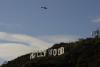 Hollywood-Schriftzug und Hubschrauber.