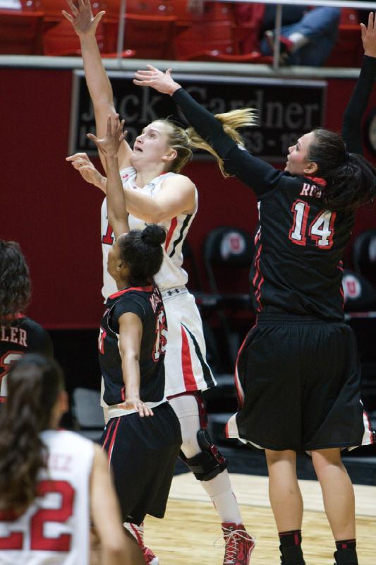 2014-12-06 16:16:22 ** Basketball, Danielle Rodriguez, Taryn Wicijowski, UNLV, Utah Utes, Women's Basketball ** 