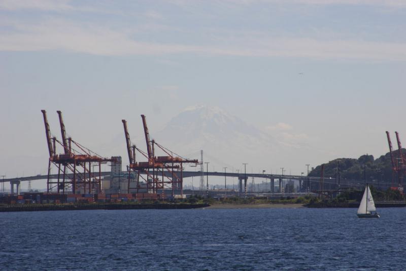 2007-09-01 14:06:46 ** Seattle ** In the distance is Mount Rainier.