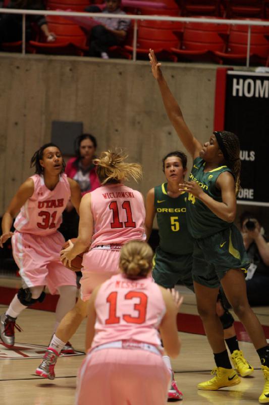 2013-02-08 19:35:58 ** Basketball, Ciera Dunbar, Damenbasketball, Oregon, Rachel Messer, Taryn Wicijowski, Utah Utes ** 