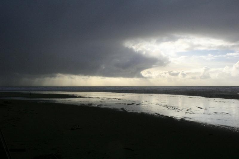 2006-01-28 16:42:50 ** Cannon Beach, Oregon ** Sturm vor der Küste.