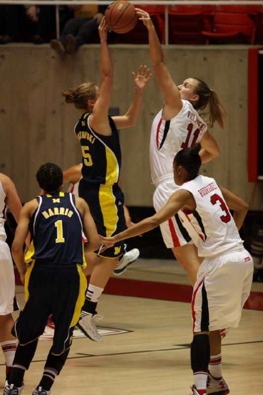 2012-11-16 17:48:29 ** Basketball, Danielle Rodriguez, Iwalani Rodrigues, Michigan, Taryn Wicijowski, Utah Utes, Women's Basketball ** 