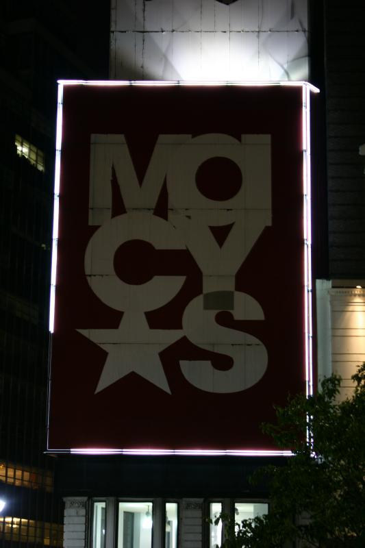 2006-05-07 20:42:24 ** New York ** Macy's bei Nacht.