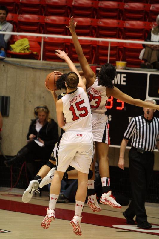 2014-01-29 20:17:39 ** Ariel Reynolds, Basketball, Colorado, Damenbasketball, Michelle Plouffe, Utah Utes ** 