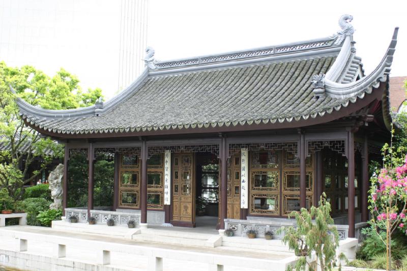 2005-05-05 11:49:09 ** Botanical Garden, Oregon, Portland ** House near the entrance of the Chinese Garden.