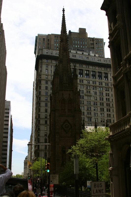 2006-05-07 13:06:26 ** New York ** 'Trinity Church' in der Nähe des zerstörten 'World Trade Center'.