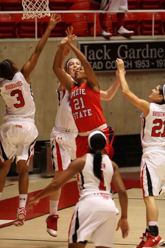 2011-11-05 17:14:12 ** Basketball, Chelsea Bridgewater, Damenbasketball, Dixie State, Iwalani Rodrigues, Janita Badon, Michelle Plouffe, Utah Utes ** 