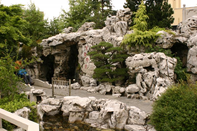 2005-05-05 12:17:19 ** Botanical Garden, Oregon, Portland ** The mountain with the grotto for the waterfall.