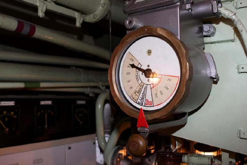 2010-04-15 15:56:12 ** Bremerhaven, Germany, Submarines, Type XXI, U 2540 ** Engine telegraph.