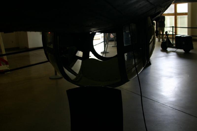 2007-04-01 15:19:00 ** Air Force, Hill AFB, Utah ** Defensive guns on the underside of the B-17.