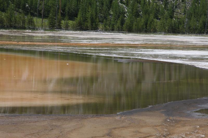 2009-08-03 11:30:51 ** Yellowstone National Park ** The edge of 'Grand Prismatic Spring'.