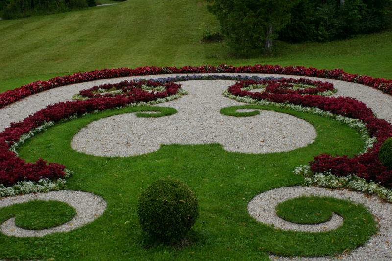 2005-08-20 12:41:00 ** Deutschland, München ** Garten im Schloß Linderhof.