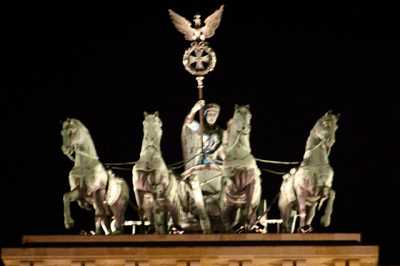 2006-11-27 17:11:50 ** Berlin, Deutschland ** Quadriga auf dem Brandenburger Tor.