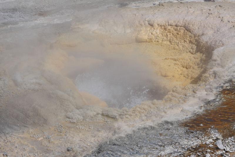 2008-08-15 11:58:35 ** Yellowstone National Park ** Boiling water.